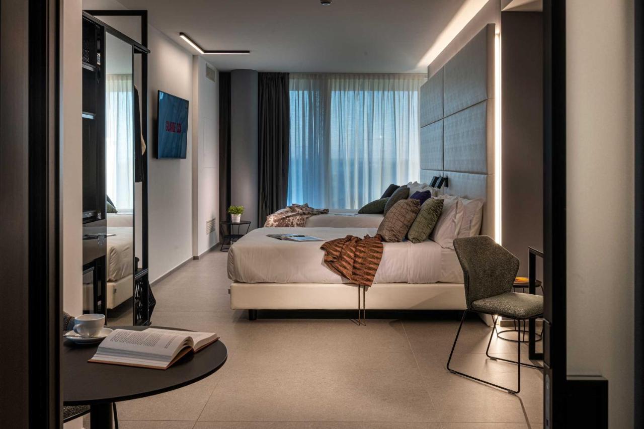 Queen Room with Two Queen Beds,1086716950:JPEG